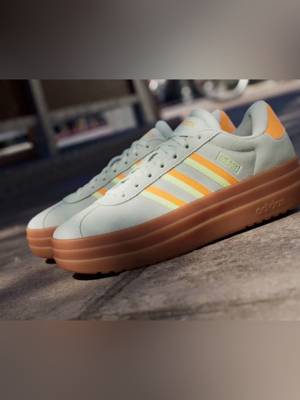 adidas VL Court Bold
Linen Green Crew Orange Hi-Res Yellow (Women's) size 7.5